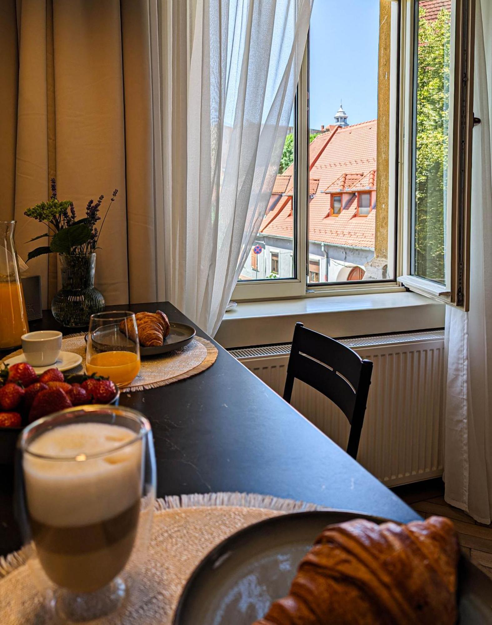 Apartment In Historic Center, Quiet Area, Ac Сибиу Экстерьер фото