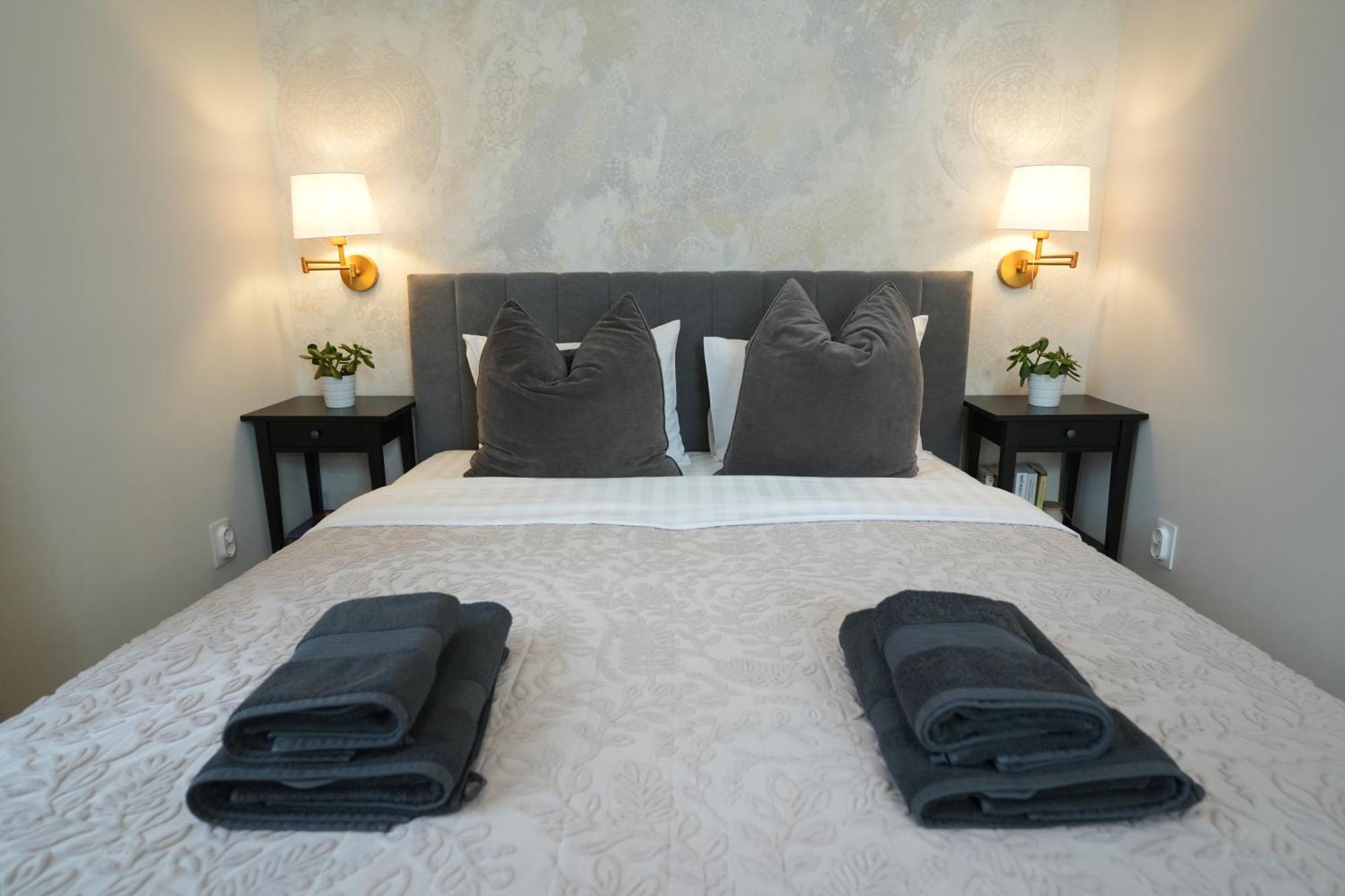 Apartment In Historic Center, Quiet Area, Ac Сибиу Экстерьер фото